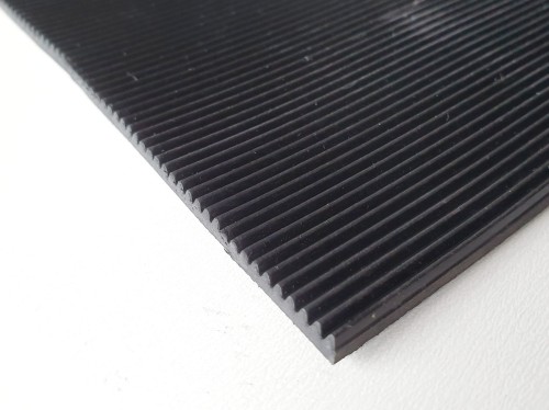 Wykładzina gumowa ryflowana wąska 4 mm x 1200 mm